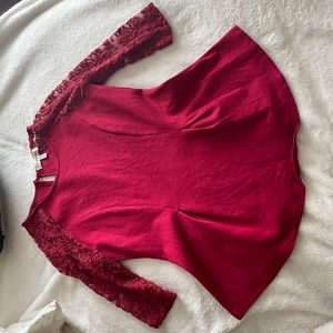 RED MONTEAU PEPLUM TOP W/ LACE SLEEVES, SIZE SMALL